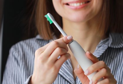 The Toothbrush Showdown:Electric or Manual?